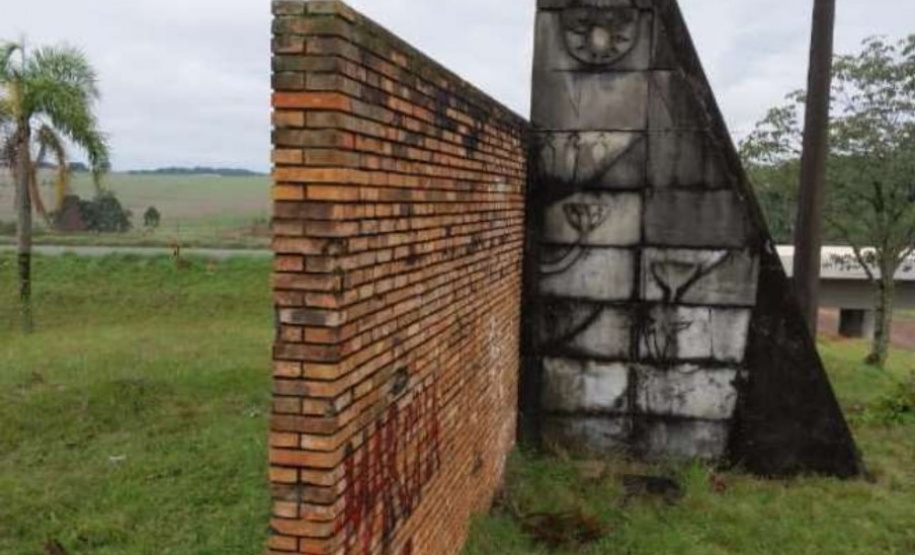 -DER/PR contrata restauração de monumento rodoviário de Poty Lazzarotto