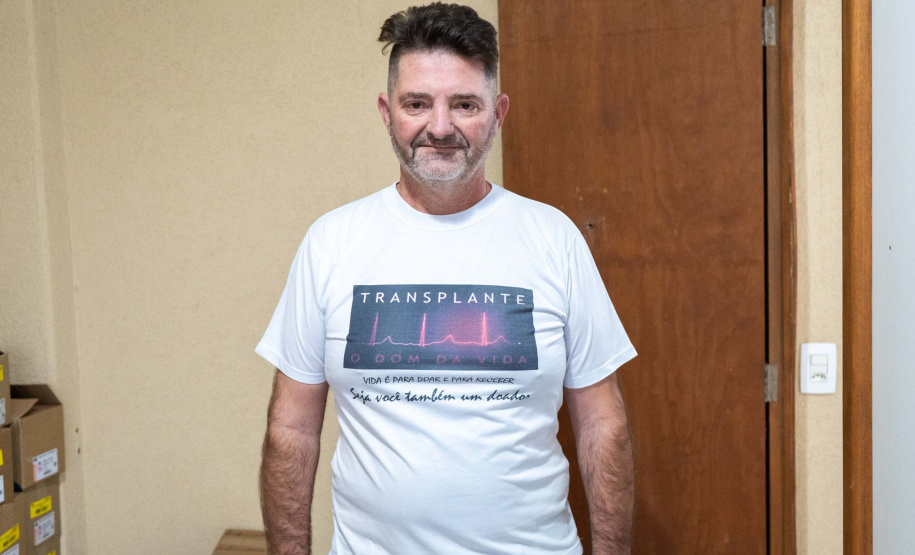 Nilson José Dybas completará 52 anos no próximo dia 10 de outubro. Isso oficialmente. Desde 2015 ele também celebra aniversário no dia 15 de setembro e 3 de novembro. O empresário, que mora no em Campo Largo, na Região Metropolitana de Curitiba, precisou passar por dois transplantes de fígado no intervalo de cinco anos depois de ser diagnosticado com esteatose hepática e ter uma trombose biliar.