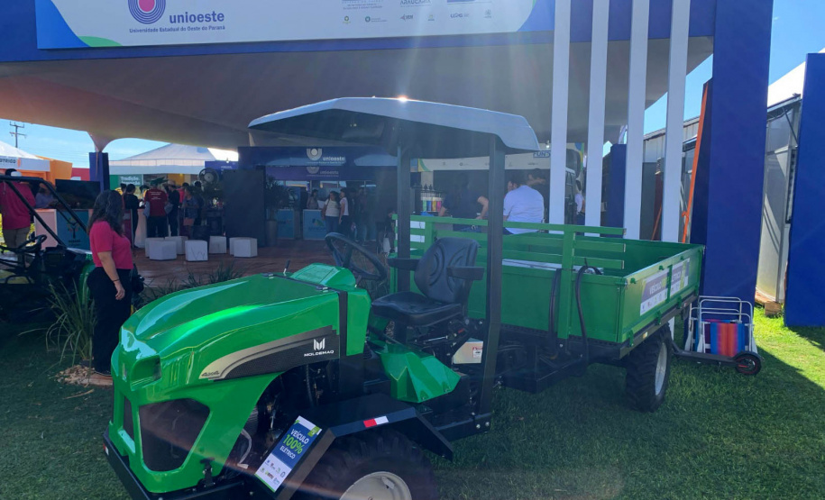 Trator elétrico desenvolvido na Unioeste promove uso de tecnologia sustentável no campo