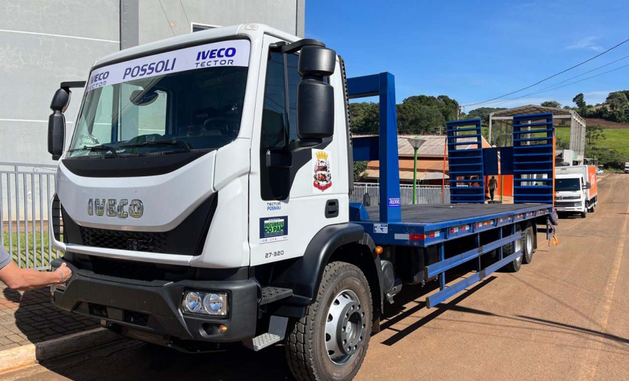 Goioxim é mais um município que foi contemplado no início deste ano com recursos a fundo perdido via Secid. Com a liberação no valor de R$ 735.800,00, a prefeitura comprou um caminhão com plataforma (prancha), zero quilômetro.