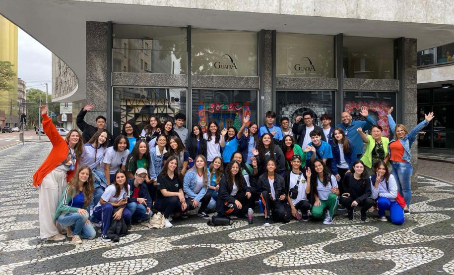 Intercambistas do Ganhando o Mundo do NRE de Campo Mourão recebem apoio psicológico para lidar com desafios da viagem