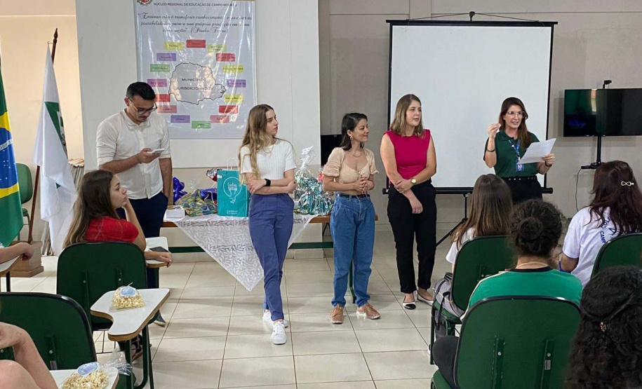 Intercambistas do Ganhando o Mundo do NRE de Campo Mourão recebem apoio psicológico para lidar com desafios da viagem