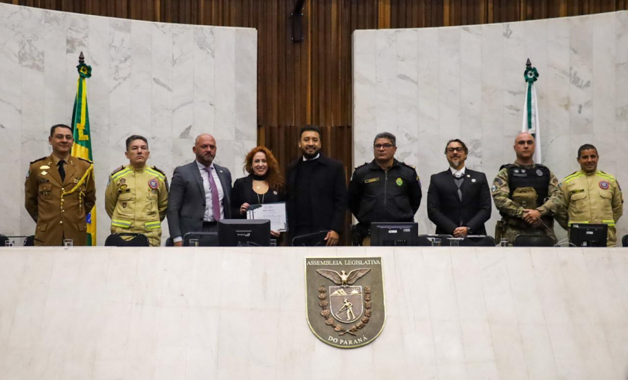 Forças de segurança do Paraná que atuaram em ações no Rio Grande do Sul são homenageadas