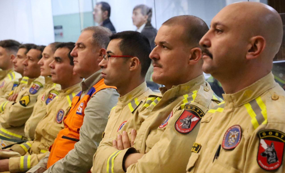 Forças de segurança do Paraná que atuaram em ações no Rio Grande do Sul são homenageadas