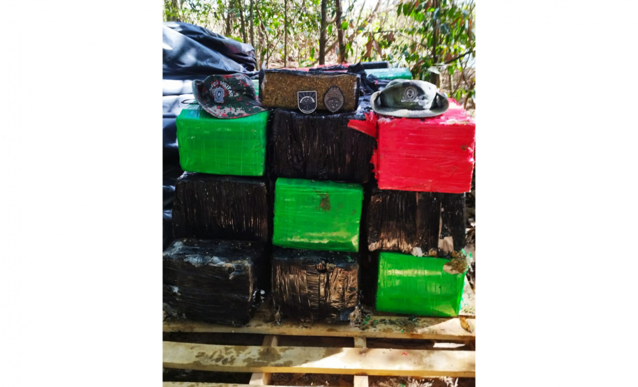 Polícia Ambiental apreende 933,85 kg de substância análoga a maconha em Umuarama