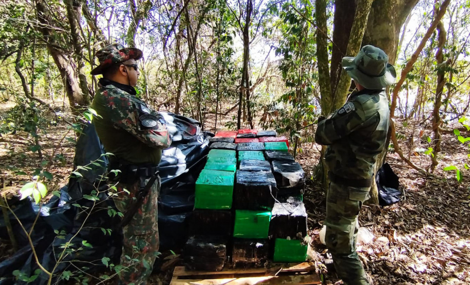 Polícia Ambiental apreende 933,85 kg de substância análoga a maconha em Umuarama