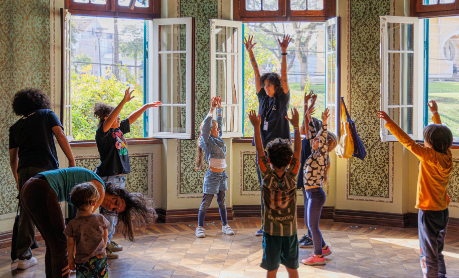 Crianças e adolescentes podem aproveitar programação intensa e gratuita no Museu Paranaense em julho