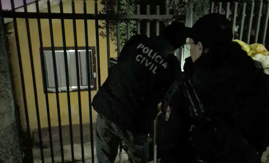 PCPR e PF prendem 12 pessoas foragidas por estelionato no Paraná