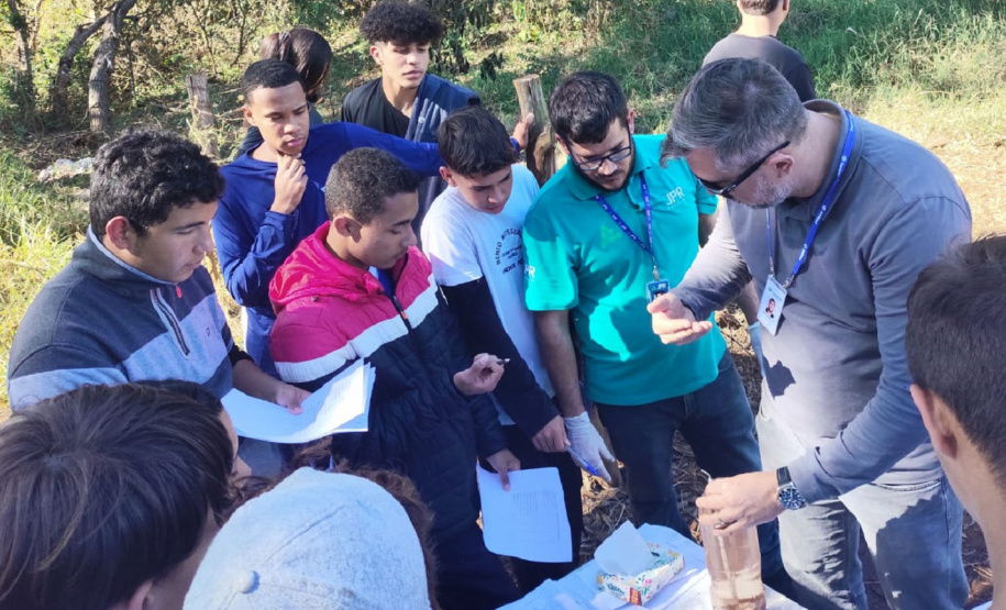 Projeto voltado para jovens mostra caminho da água da escola ao rio