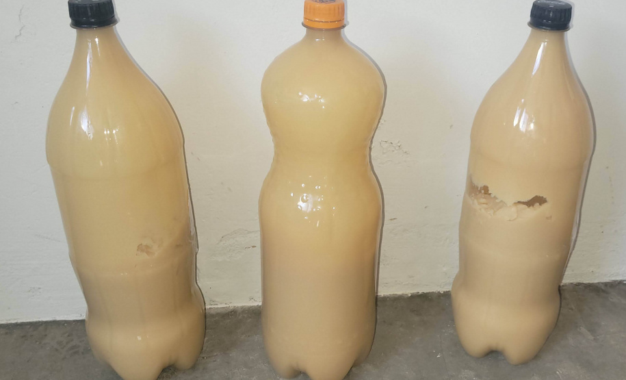 Sanepar ensina comunidade a fazer sabão ecológico