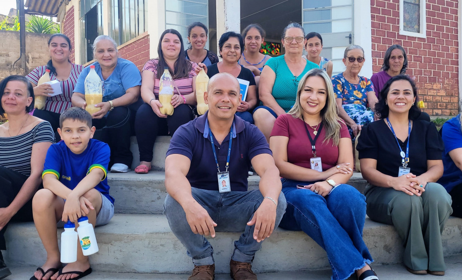 Sanepar ensina comunidade a fazer sabão ecológico
