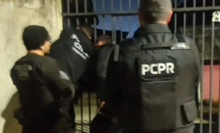 PCPR e PF prendem 12 pessoas foragidas por estelionato no Paraná