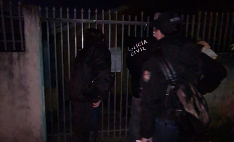 PCPR e PF prendem 12 pessoas foragidas por estelionato no Paraná