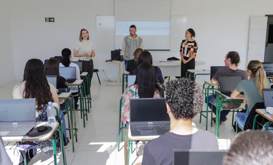 Alunos do projeto Talento Tech realizam primeira prova presencial nos 50 municípios