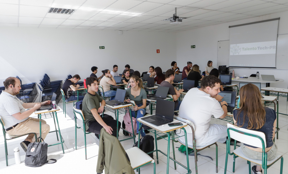 Alunos do projeto Talento Tech realizam primeira prova presencial nos 50 municípios