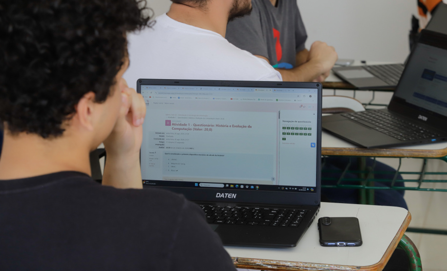 Alunos do projeto Talento Tech realizam primeira prova presencial nos 50 municípios