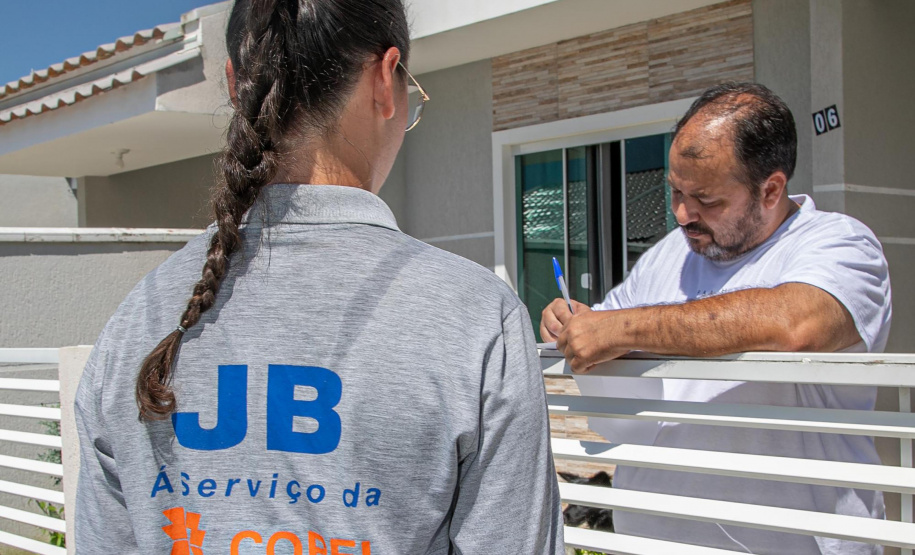 Copel visita consumidores para cadastro de fatura digital