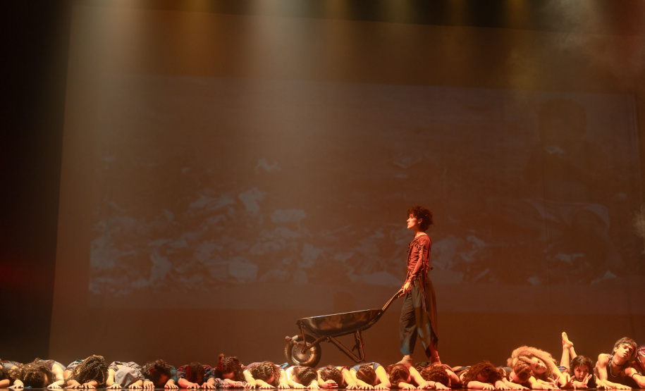 Apresentações gratuitas de grupo de dança do Colégio Estadual do Paraná chegam a Umuarama