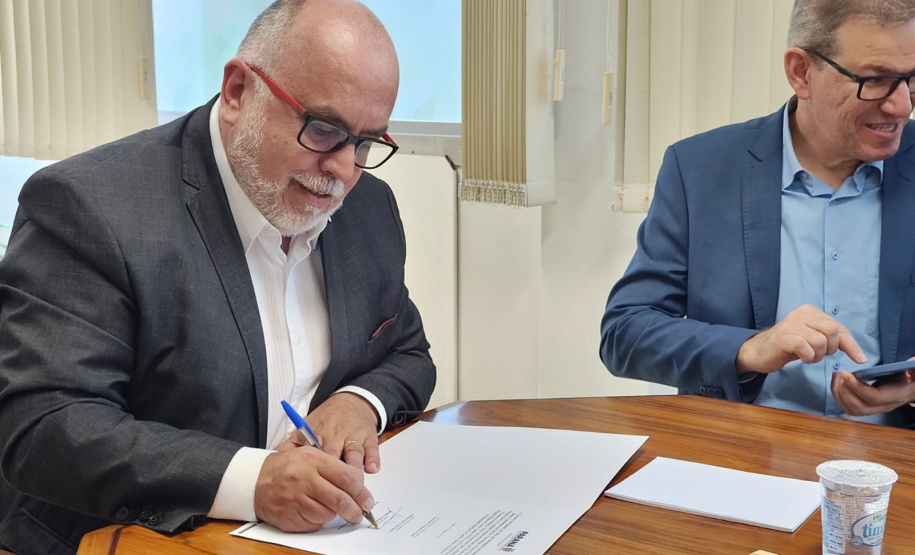 Com parceria entre Sesa, Setti e Unicentro, Hospital Regional Centro-Oeste formaliza implantação de hospital-escola