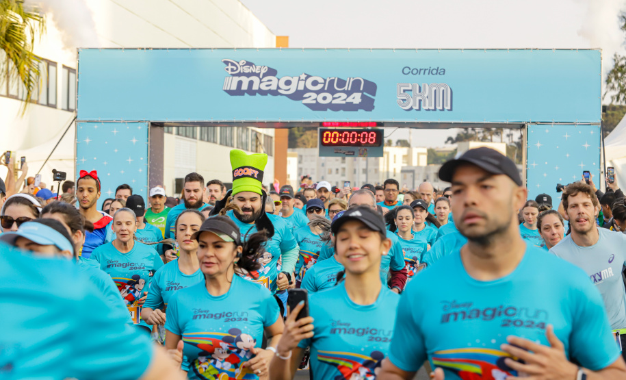 A capital paranaense foi sede neste domingo (4) da prova Disney Magic Run 2024, evento que contou com a participação de aproximadamente 5 mil atletas e aconteceu na Universidade Positivo.