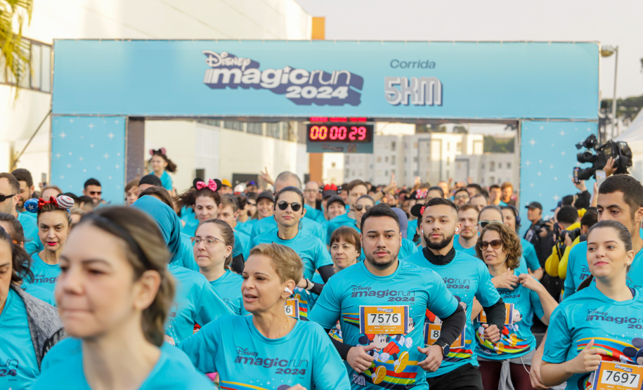 A capital paranaense foi sede neste domingo (4) da prova Disney Magic Run 2024, evento que contou com a participação de aproximadamente 5 mil atletas e aconteceu na Universidade Positivo.