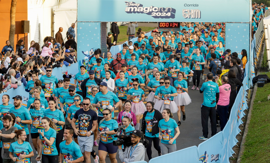 A capital paranaense foi sede neste domingo (4) da prova Disney Magic Run 2024, evento que contou com a participação de aproximadamente 5 mil atletas e aconteceu na Universidade Positivo.