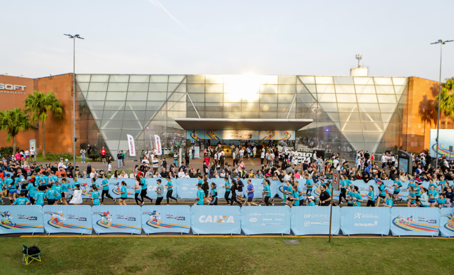 A capital paranaense foi sede neste domingo (4) da prova Disney Magic Run 2024, evento que contou com a participação de aproximadamente 5 mil atletas e aconteceu na Universidade Positivo.