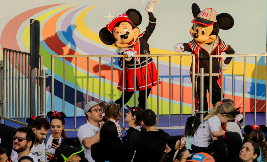 A capital paranaense foi sede neste domingo (4) da prova Disney Magic Run 2024, evento que contou com a participação de aproximadamente 5 mil atletas e aconteceu na Universidade Positivo.