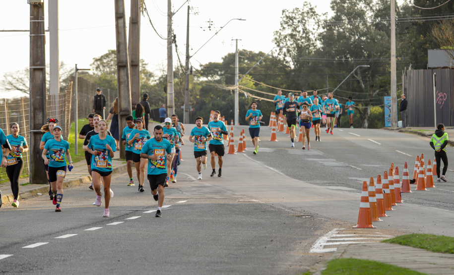 A capital paranaense foi sede neste domingo (4) da prova Disney Magic Run 2024, evento que contou com a participação de aproximadamente 5 mil atletas e aconteceu na Universidade Positivo.