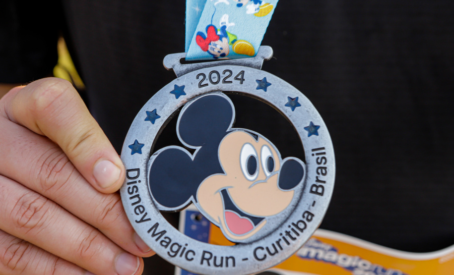 A capital paranaense foi sede neste domingo (4) da prova Disney Magic Run 2024, evento que contou com a participação de aproximadamente 5 mil atletas e aconteceu na Universidade Positivo.