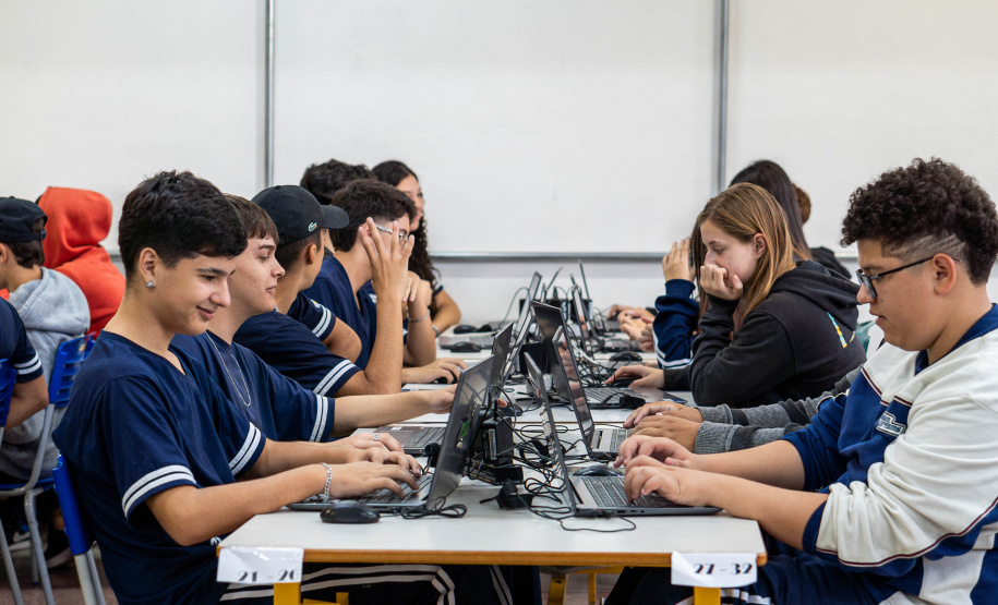 Paraná adota IA para aprimorar ensino de Matemática nas escolas da rede estadual