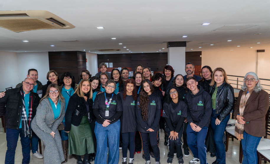 Participantes do projeto Porta-vozes são recebidos pelo secretário da Educação, Roni Miranda
