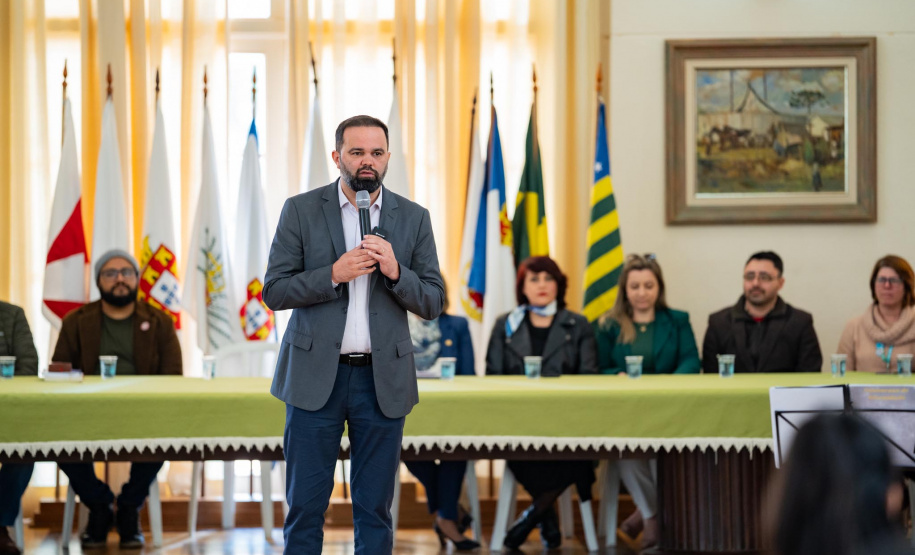 Professores da rede estadual são homenageados após concluírem intercâmbio internacional pelo Ganhando o Mundo Professor
