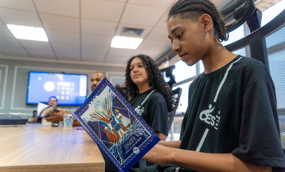 Educação: Secretaria realiza entrega de livros Afro-brasileiros para escolas estaduais