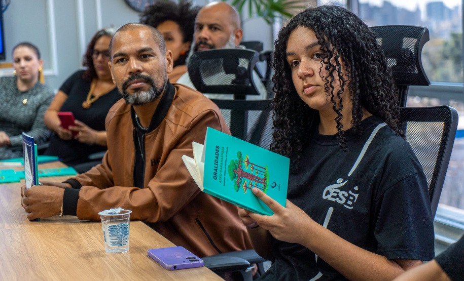 Educação: Secretaria realiza entrega de livros Afro-brasileiros para escolas estaduais