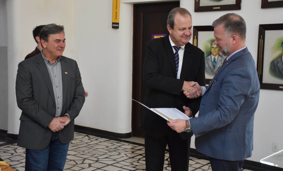 Representantes do Estado recebem homenagem pela atuação no fomento  científico do Paraná