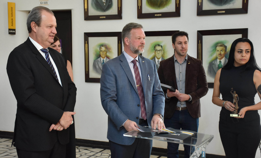 Representantes do Estado recebem homenagem pela atuação no fomento  científico do Paraná