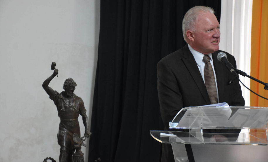 Representantes do Estado recebem homenagem pela atuação no fomento  científico do Paraná