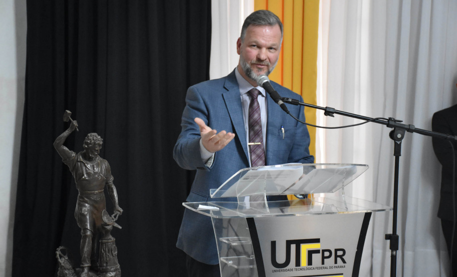 Representantes do Estado recebem homenagem pela atuação no fomento  científico do Paraná