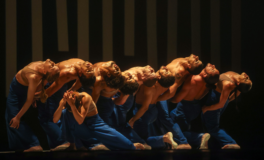 Coreografia Castelo do ballet Teatro Guaira