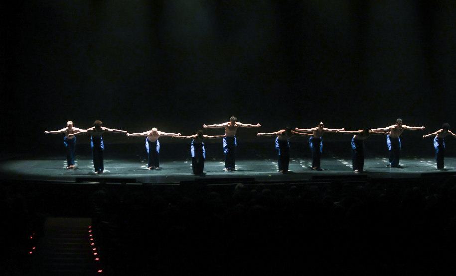 Coreografia Castelo do ballet Teatro Guaira