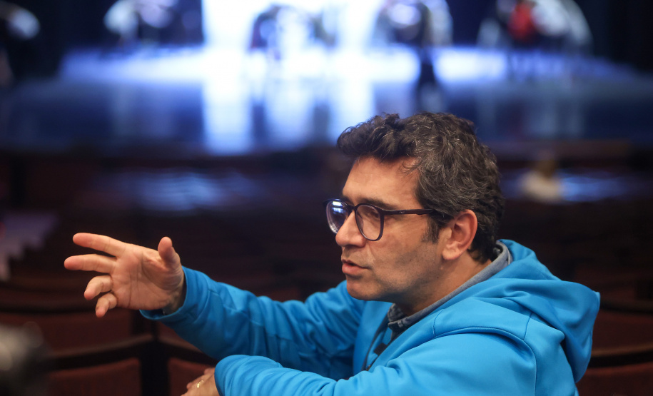 Coreografia Castelo do ballet Teatro Guaira