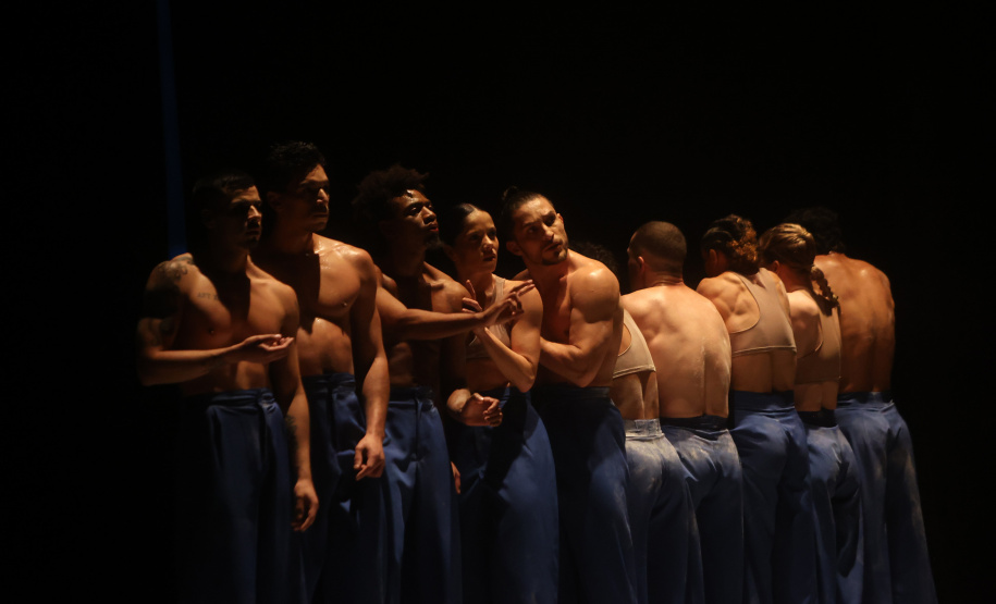 Coreografia Castelo do ballet Teatro Guaira