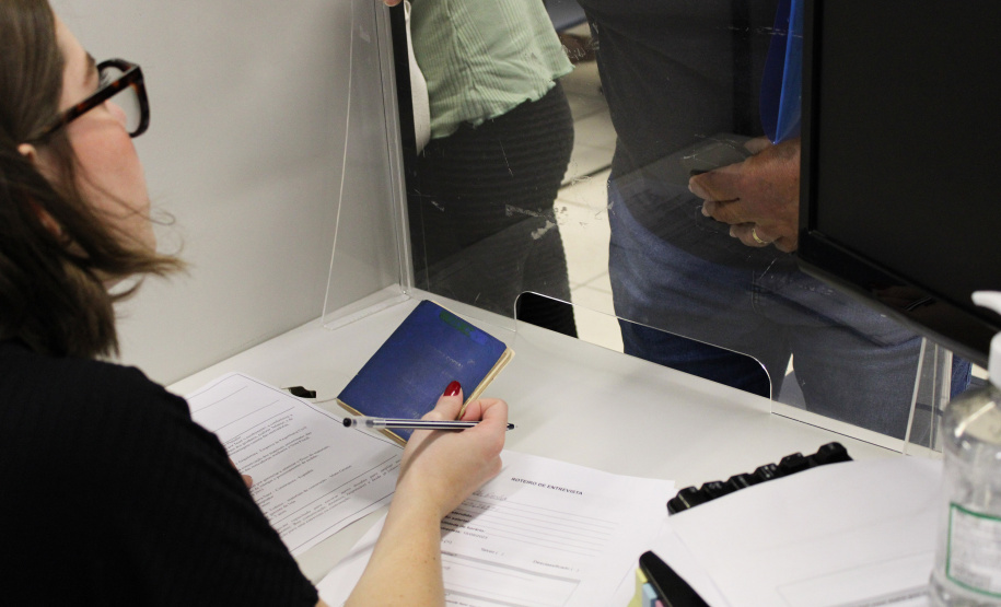 Mutirão de empregos oferta mil vagas para jovens nesta quarta-feira em Curitiba