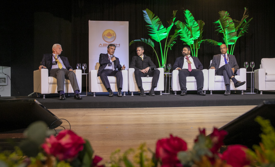 debatedores do palco do 3º Seminário Nacional e 1º Internacional dos Portos Brasileiros