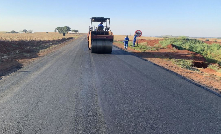 PR-090 Bela Vista do Paraíso - Alvorada do Sul Rodovia entre Bela Vista do Paraíso e Alvorada do Sul recebe serviços de conservação