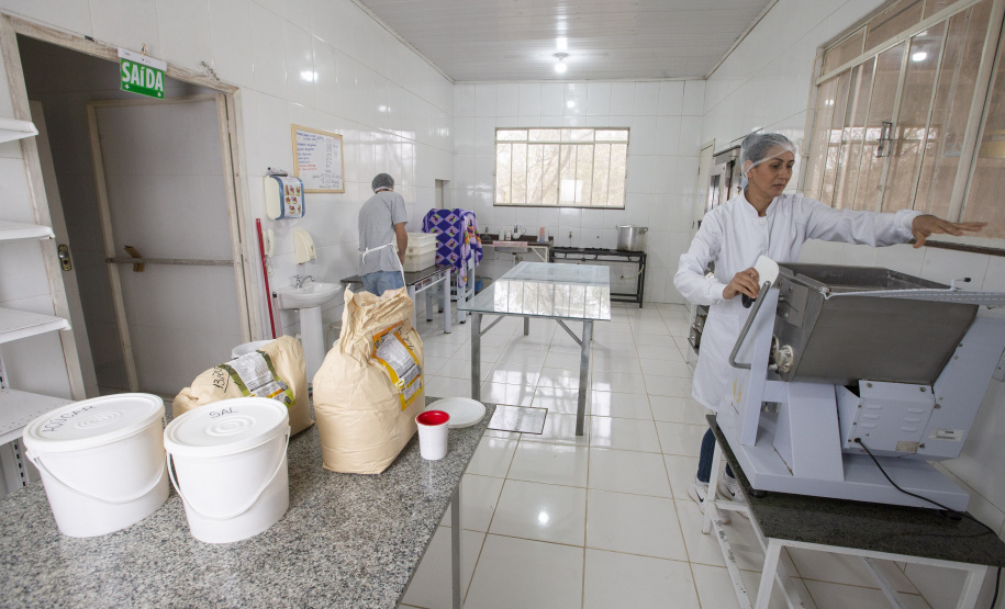 Produtos orgânicos produzidos no mesmo ambiente que convencionais, Selma Maria de Andrade e seu filho Guilherme de Andrade Cardoso produzem doces, geléias pães e frutas congeladas orgânicas e conciliam com a produção de bolacha e pão integral com certificaçõ do TECPAR