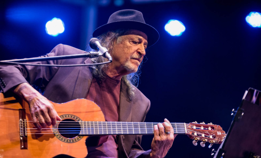 Teatro Guaíra recebe a celebração de 10 anos de “Valencianas” com Alceu Valença e Orquestra Ouro Preto