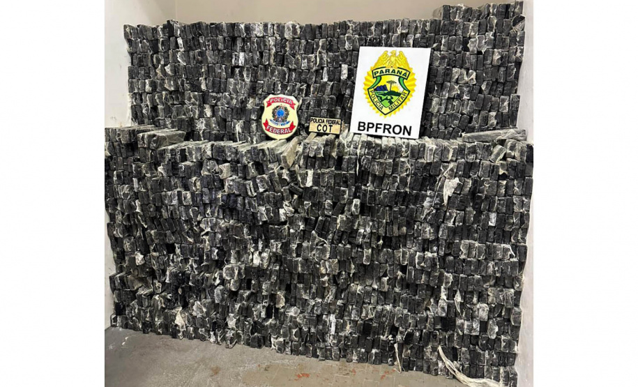 Polícia Militar apreende três toneladas de maconha em caminhão em Umuarama