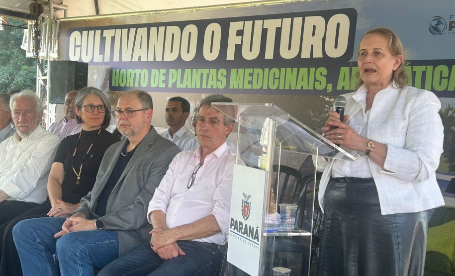 Em Londrina, Darci Piana lança horto de plantas medicinais, aromáticas e condimentares